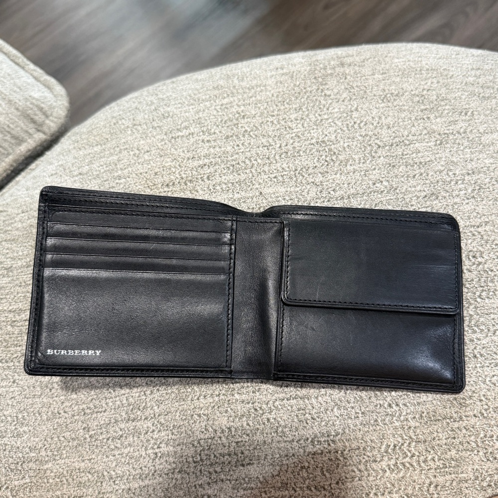 Burberry Black Wallet Sleek Minimalist Design - Picture 7 of 13
